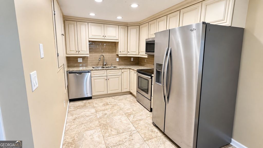 5104 Rock Glen Drive, Stone Mountain, GA 30088 — photo 2
