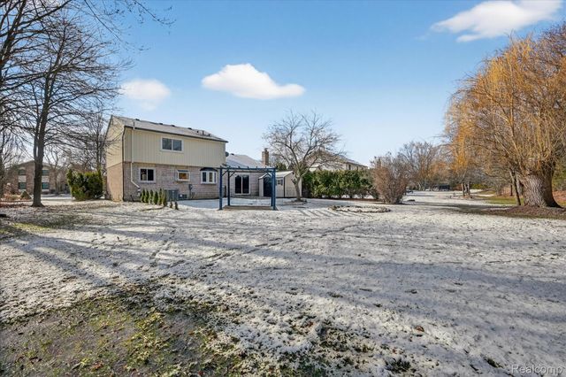 22321 Cascade Drive, Novi, MI 48375