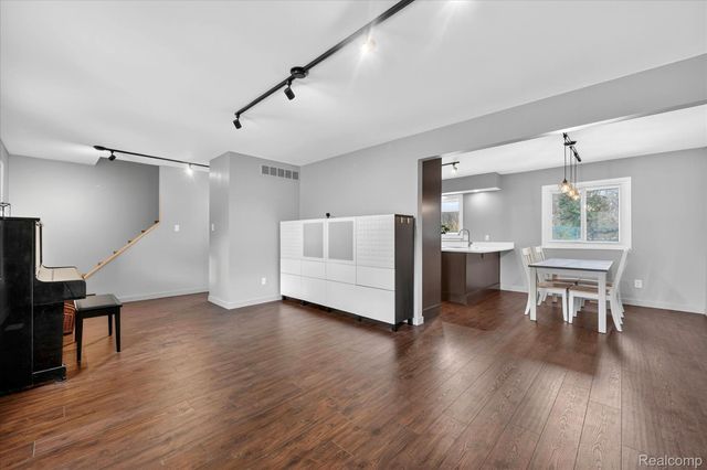 22321 Cascade Drive, Novi, MI 48375