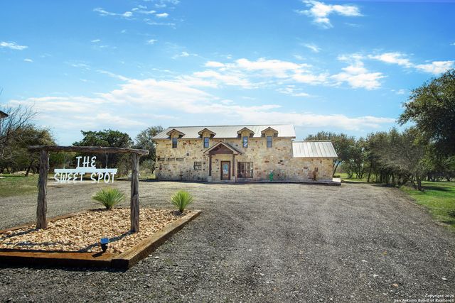 24 morning dew, Concan, TX 78838