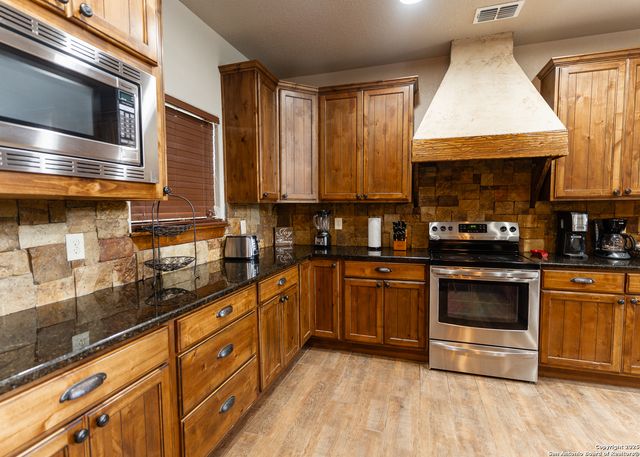 24 morning dew, Concan, TX 78838