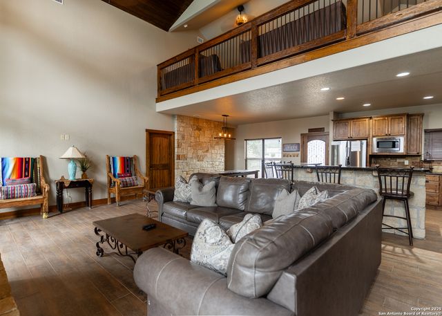 24 morning dew, Concan, TX 78838