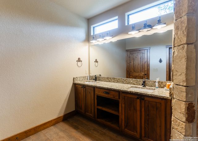 24 morning dew, Concan, TX 78838