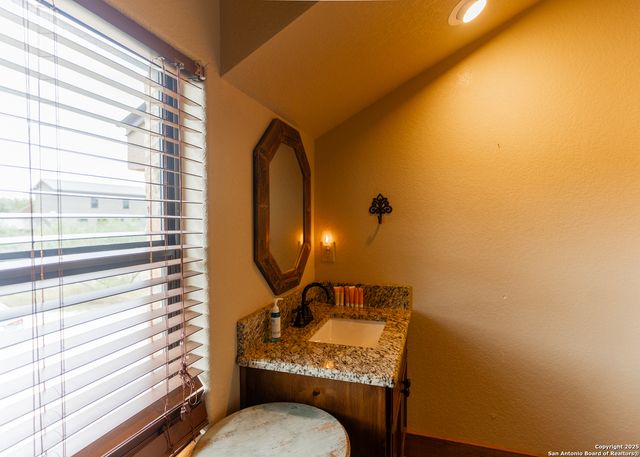 24 morning dew, Concan, TX 78838