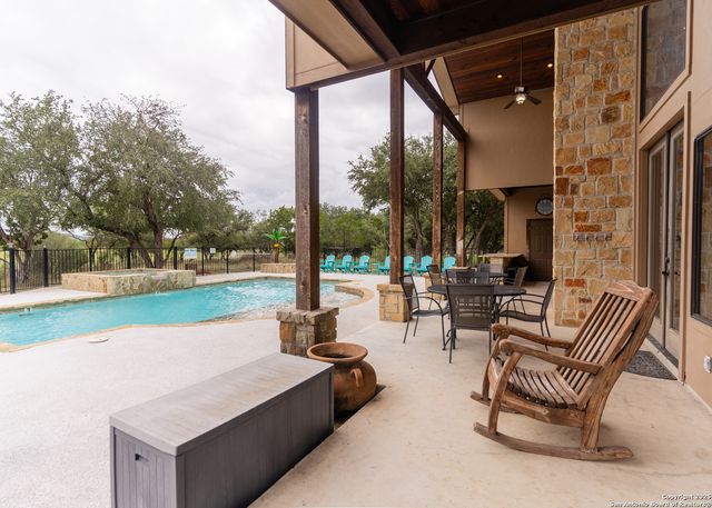 24 morning dew, Concan, TX 78838