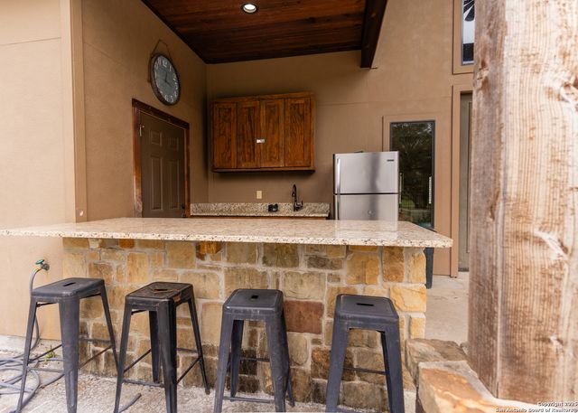 24 morning dew, Concan, TX 78838