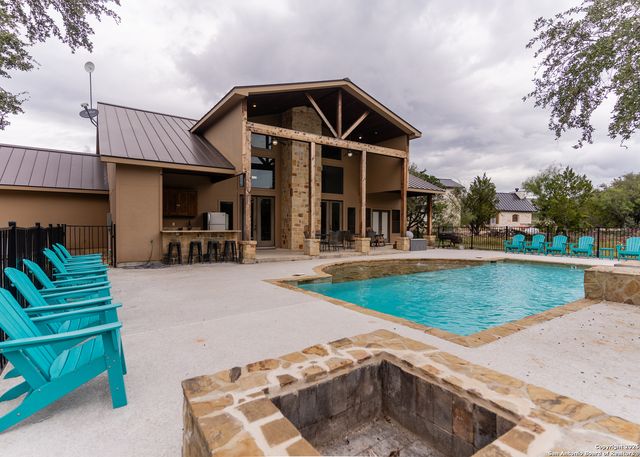 24 morning dew, Concan, TX 78838