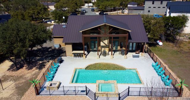 24 morning dew, Concan, TX 78838