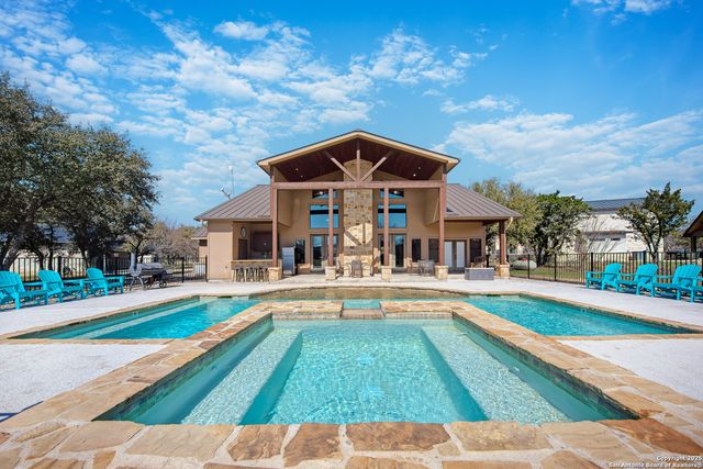 24 morning dew, Concan, TX 78838