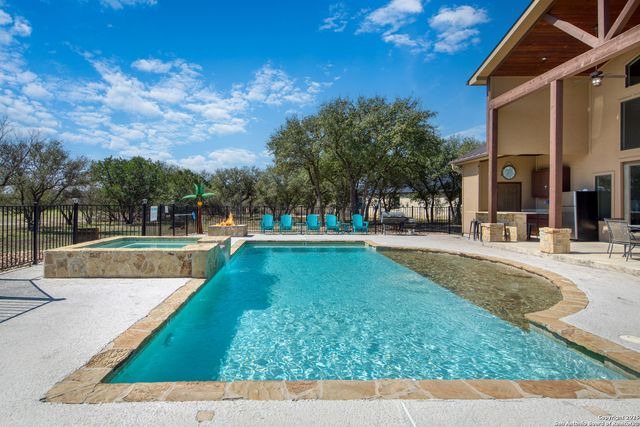 24 morning dew, Concan, TX 78838