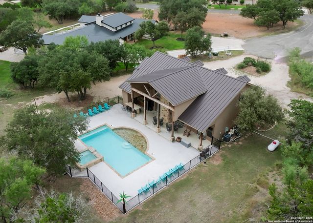 24 morning dew, Concan, TX 78838