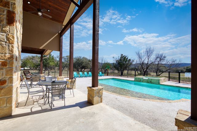 24 morning dew, Concan, TX 78838