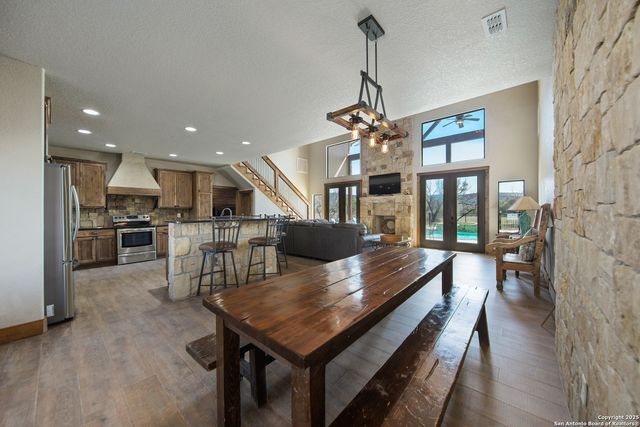 24 morning dew, Concan, TX 78838