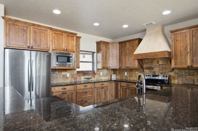 24 morning dew, Concan, TX 78838