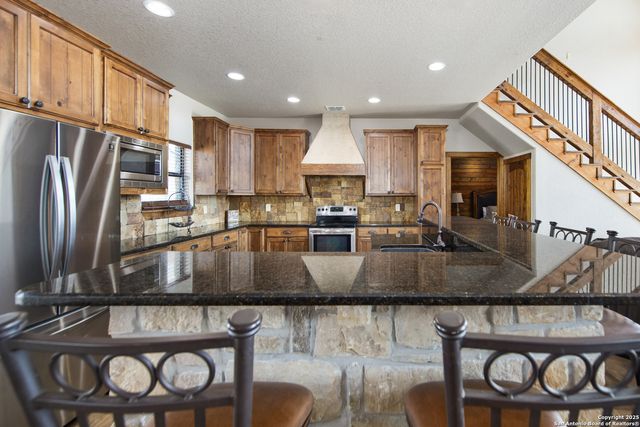 24 morning dew, Concan, TX 78838