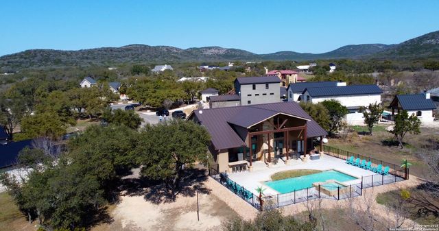 24 morning dew, Concan, TX 78838