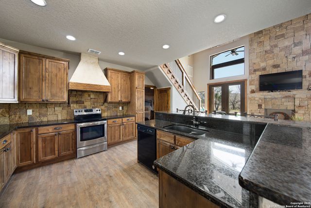 24 morning dew, Concan, TX 78838