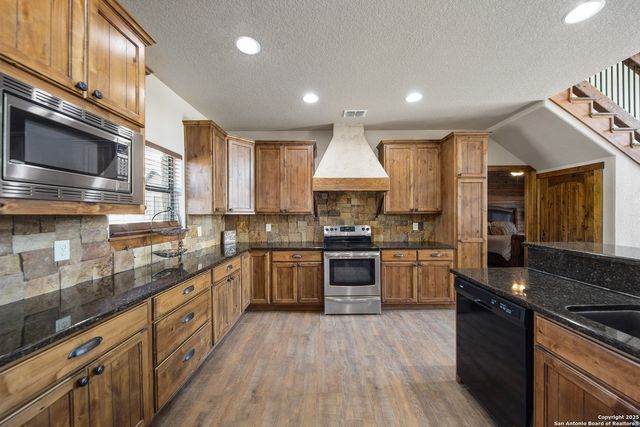 24 morning dew, Concan, TX 78838