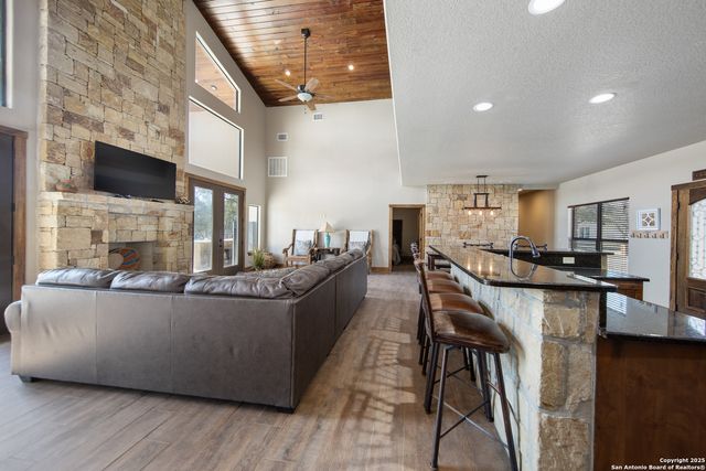 24 morning dew, Concan, TX 78838