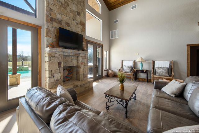 24 morning dew, Concan, TX 78838