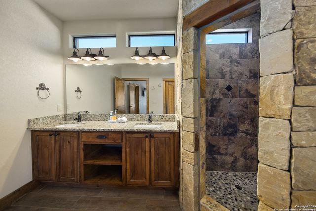 24 morning dew, Concan, TX 78838