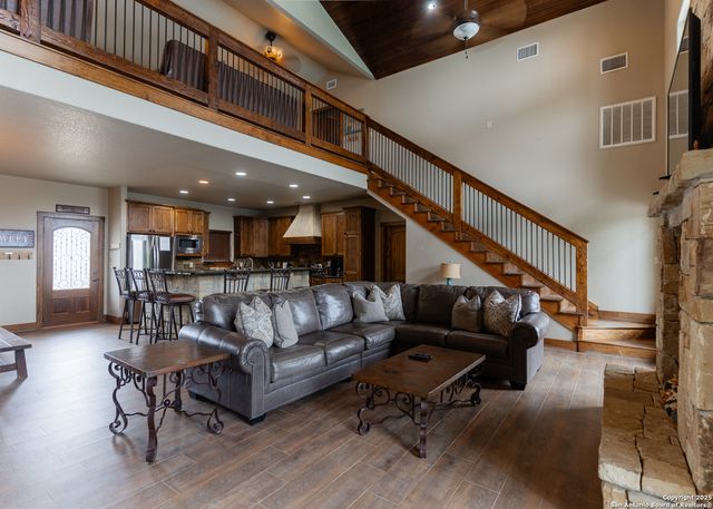 24 morning dew, Concan, TX 78838