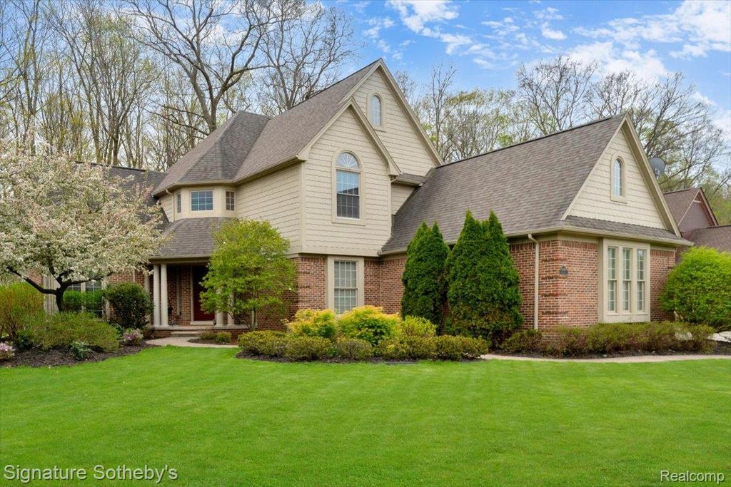 21684 Chase Drive, Novi, MI 48375