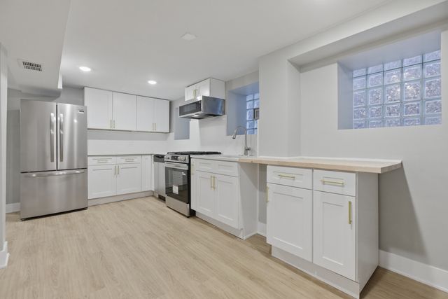 3716 N Racine Avenue G, Chicago, IL 60613