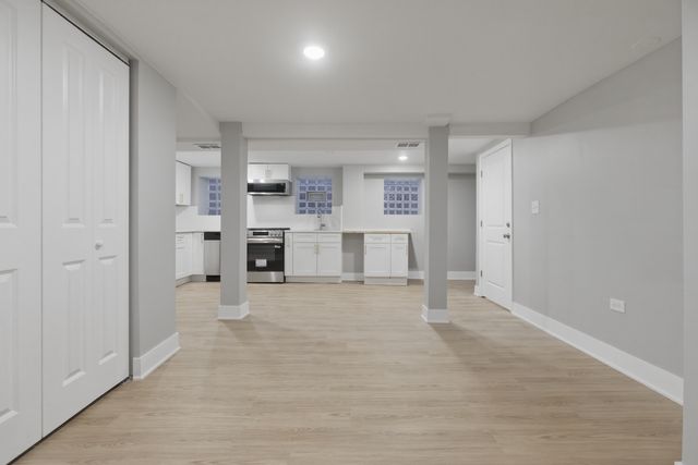 3716 N Racine Avenue G, Chicago, IL 60613