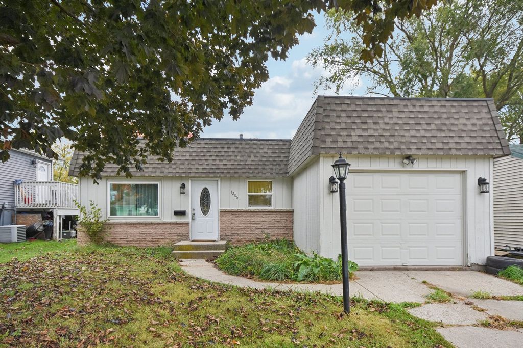 1206 8th Avenue, Belvidere, IL 61008