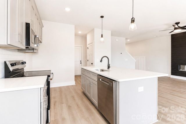 3139 Old Mountain Road, Stoney Point, NC 28678