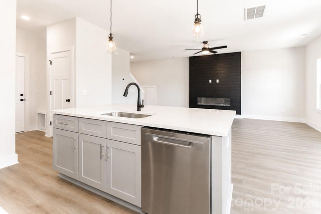 3139 Old Mountain Road, Stoney Point, NC 28678