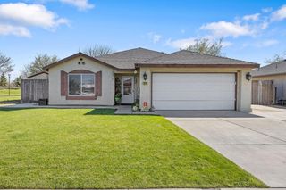 1915 Valley Springs Avenue, Hanford, CA 93230