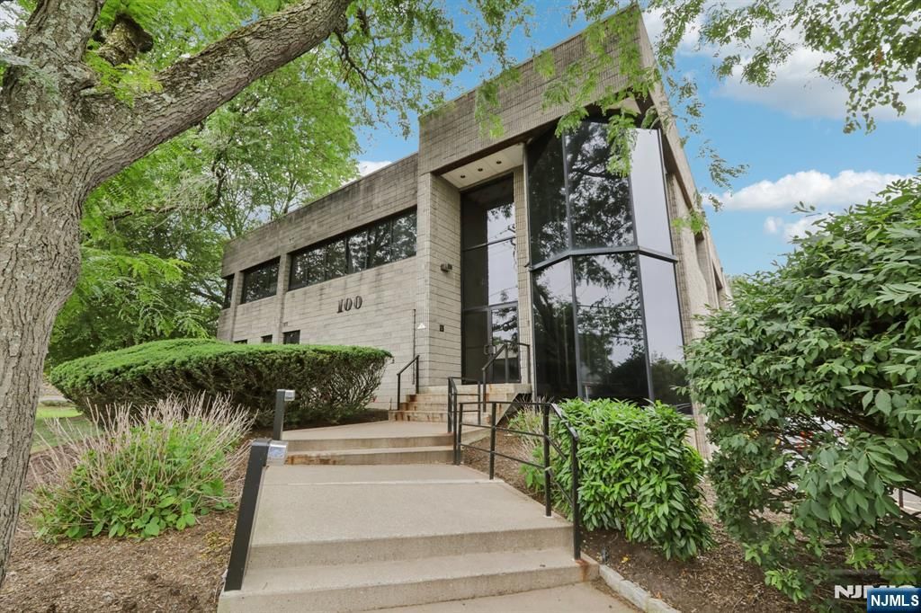 100 Union Avenue 250, Cresskill, NJ 07626