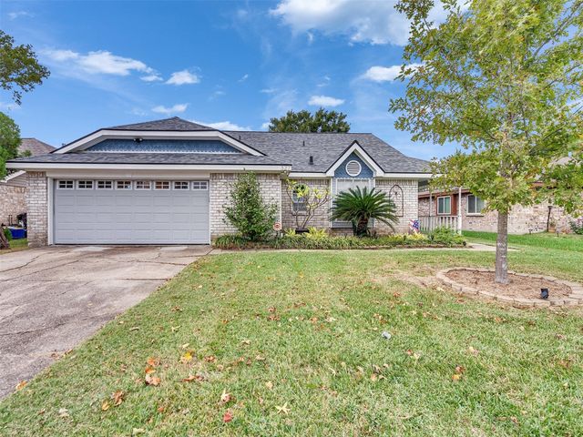 327 Enfield Drive, Highlands, TX 77562