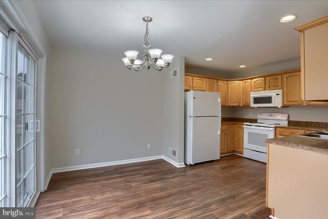 33 CAROUSEL CIR, Hershey, PA 17033