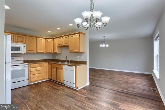 33 CAROUSEL CIR, Hershey, PA 17033