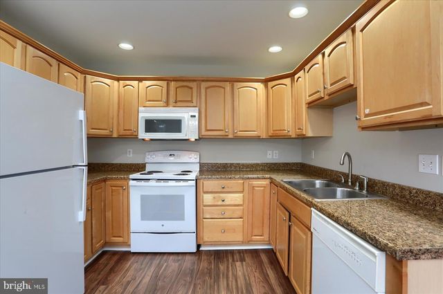 33 CAROUSEL CIR, Hershey, PA 17033