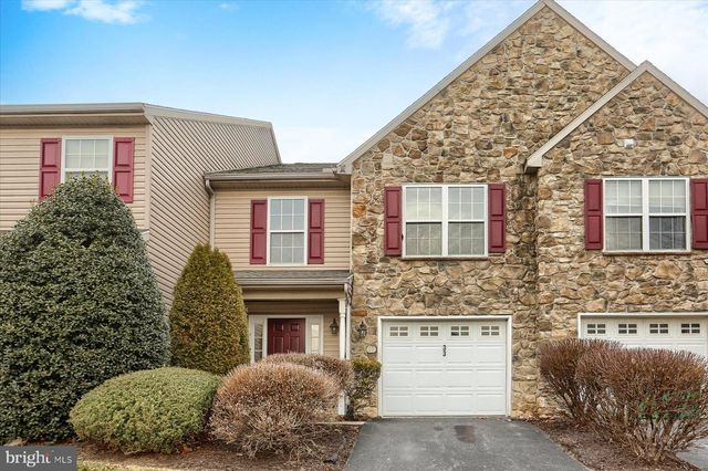 33 CAROUSEL CIR, Hershey, PA 17033