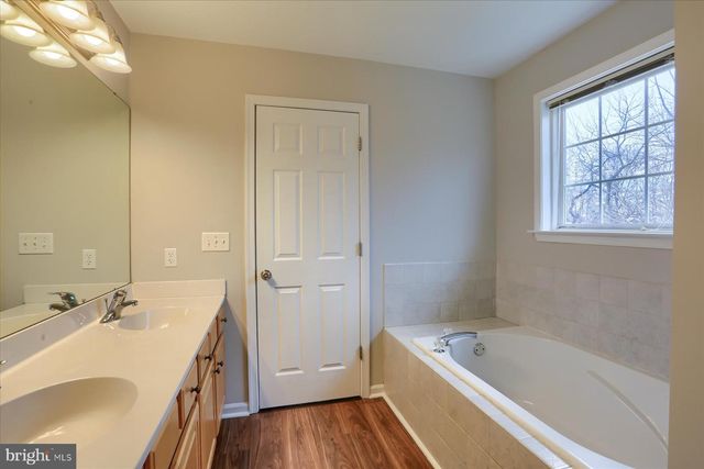 33 CAROUSEL CIR, Hershey, PA 17033