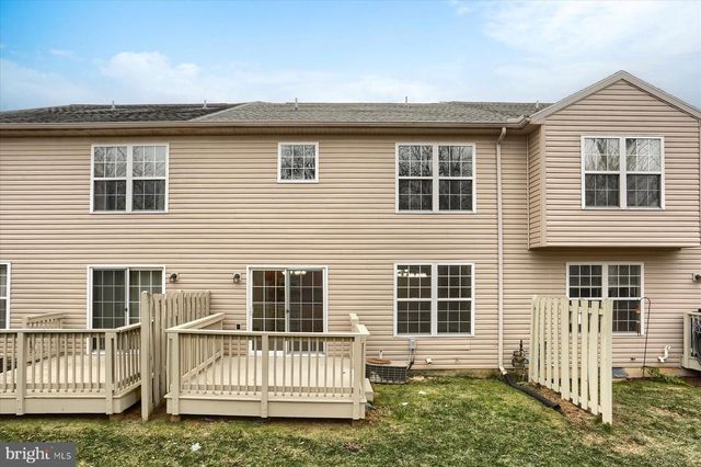 33 CAROUSEL CIR, Hershey, PA 17033
