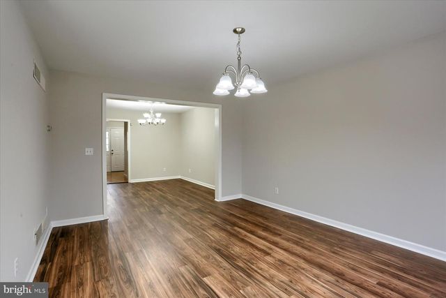 33 CAROUSEL CIR, Hershey, PA 17033