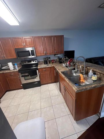 3426 Commodore Court, West Palm Beach, FL 33411