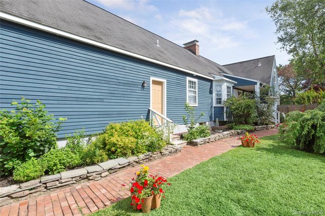 9 Aberdeen Lane, Southampton, NY 11968