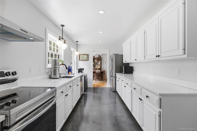 9 Aberdeen Lane, Southampton, NY 11968