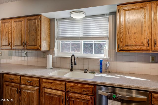 312 Ivanhoe Drive, Johnson City, TN 37601