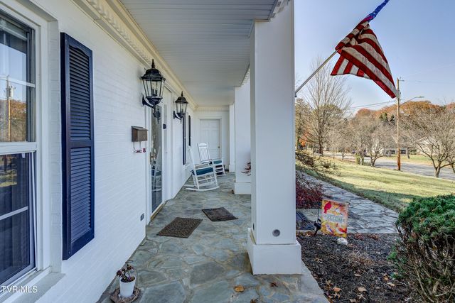 312 Ivanhoe Drive, Johnson City, TN 37601