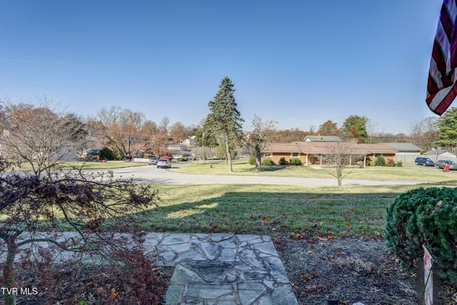 312 Ivanhoe Drive, Johnson City, TN 37601