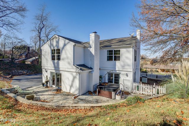 312 Ivanhoe Drive, Johnson City, TN 37601