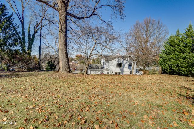 312 Ivanhoe Drive, Johnson City, TN 37601